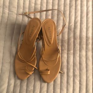 Alohas ankle strap block heel - camel - sz 36 5.5